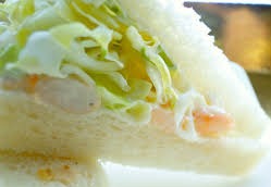 Tramezzino gamberetti e insalata